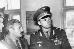Главнокомандующий ВВС маршал авиации Кутахов П.С. и полковник Слуцкер Л.Б. на тренажерном комплексе в Ейске. 1969г.